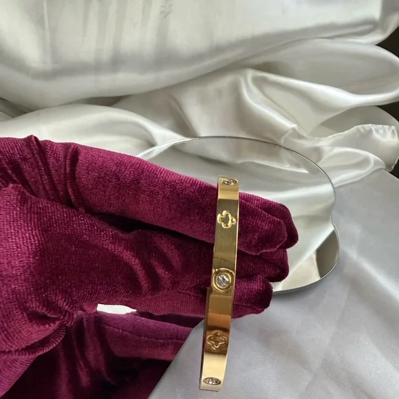 Stainless steel Gold Bracelet
Wedding jewelry - Picture 12 of 14